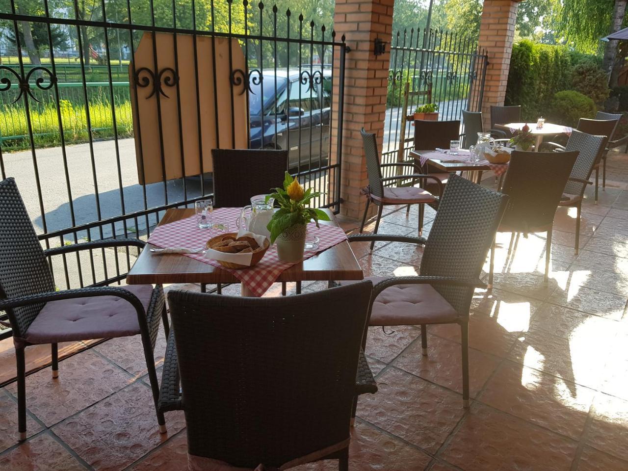 Sabbia Ristorante - Restauracia A Ubytovanie Prievidza Exterior photo